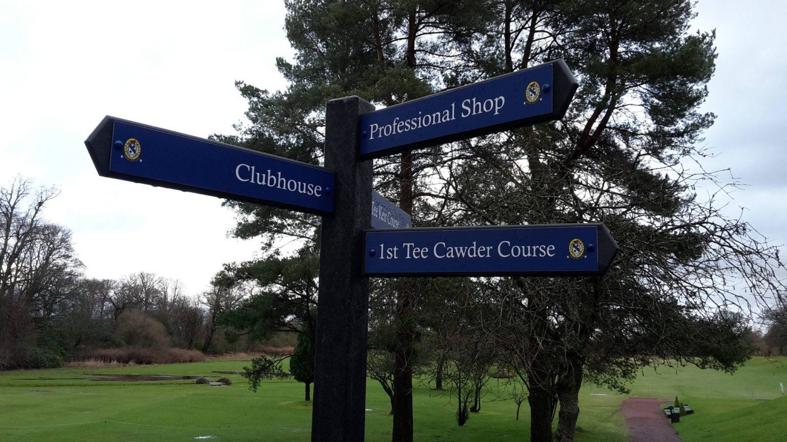 golf course sign