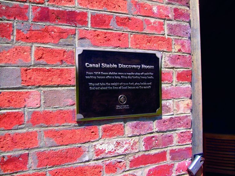 Foxton Locks - Bronze Wall Mount